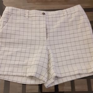 EUC WHBM 5" White Box Plaid Textured Shorts